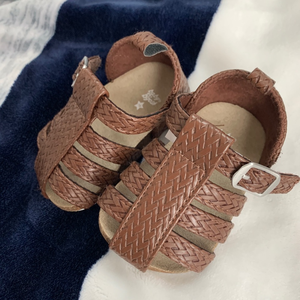 Carters baby sandal size NB like new